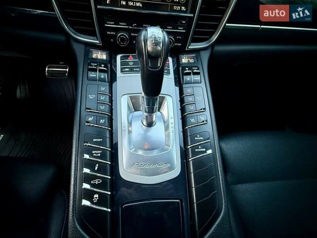 Белый Порше Панамера, объемом двигателя 3 л и пробегом 146 тыс. км за 29999 $, фото 128 на Automoto.ua