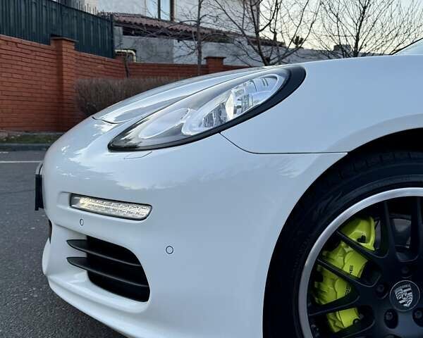 Белый Порше Панамера, объемом двигателя 3 л и пробегом 146 тыс. км за 29999 $, фото 16 на Automoto.ua