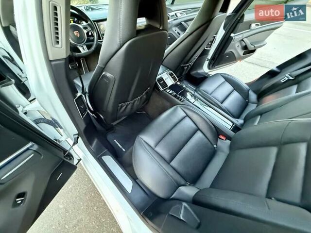 Белый Порше Панамера, объемом двигателя 3 л и пробегом 146 тыс. км за 29999 $, фото 95 на Automoto.ua