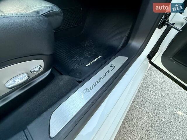 Белый Порше Панамера, объемом двигателя 3 л и пробегом 146 тыс. км за 29999 $, фото 108 на Automoto.ua