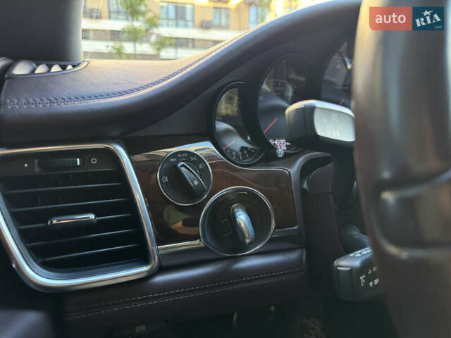 Білий Порше Panamera, об'ємом двигуна 3.61 л та пробігом 65 тис. км за 29999 $, фото 18 на Automoto.ua