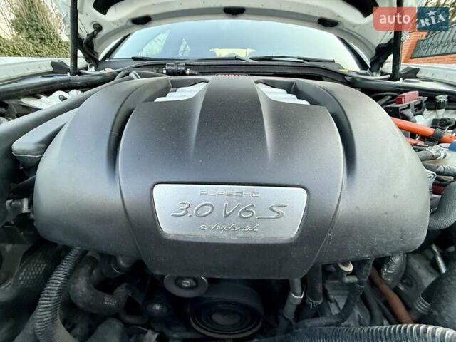 Белый Порше Панамера, объемом двигателя 3 л и пробегом 146 тыс. км за 29999 $, фото 132 на Automoto.ua