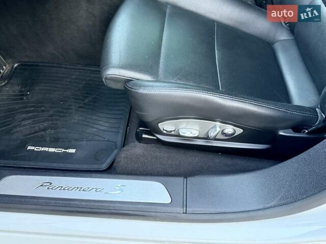 Белый Порше Панамера, объемом двигателя 3 л и пробегом 146 тыс. км за 29999 $, фото 120 на Automoto.ua