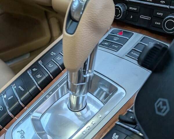 Білий Порше Panamera, об'ємом двигуна 3 л та пробігом 136 тис. км за 30000 $, фото 40 на Automoto.ua