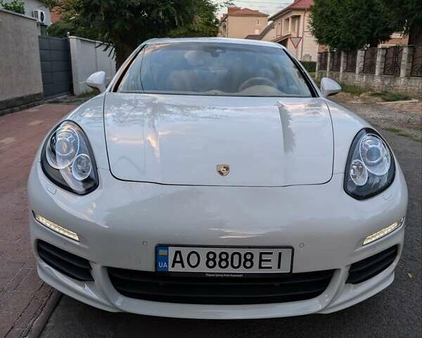 Білий Порше Panamera, об'ємом двигуна 3 л та пробігом 136 тис. км за 30000 $, фото 23 на Automoto.ua