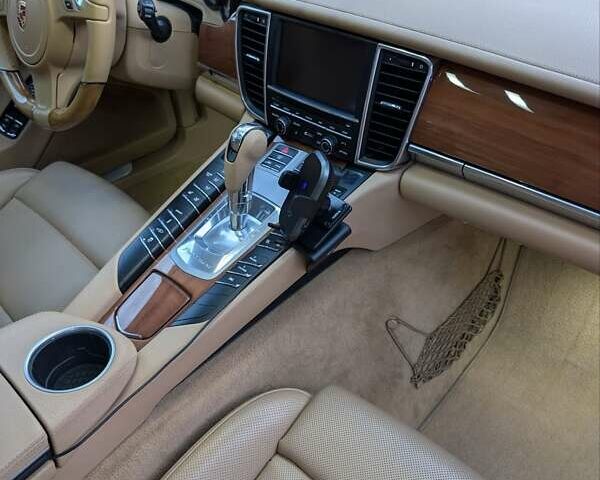 Білий Порше Panamera, об'ємом двигуна 3 л та пробігом 136 тис. км за 30000 $, фото 38 на Automoto.ua