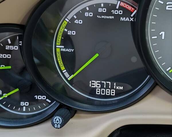 Білий Порше Panamera, об'ємом двигуна 3 л та пробігом 136 тис. км за 30000 $, фото 45 на Automoto.ua