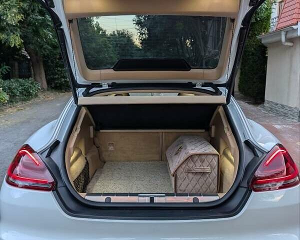 Білий Порше Panamera, об'ємом двигуна 3 л та пробігом 136 тис. км за 30000 $, фото 43 на Automoto.ua