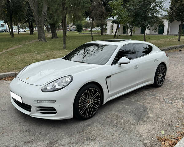 Білий Порше Panamera, об'ємом двигуна 3.61 л та пробігом 97 тис. км за 25500 $, фото 1 на Automoto.ua