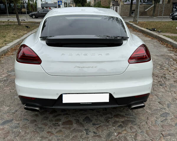 Білий Порше Panamera, об'ємом двигуна 3.61 л та пробігом 97 тис. км за 25500 $, фото 9 на Automoto.ua