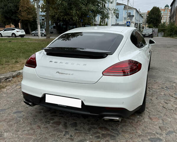 Білий Порше Panamera, об'ємом двигуна 3.61 л та пробігом 97 тис. км за 25500 $, фото 8 на Automoto.ua