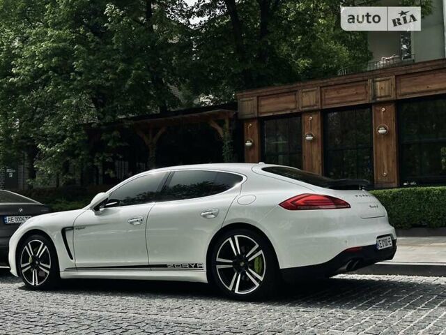 Білий Порше Panamera, об'ємом двигуна 3 л та пробігом 81 тис. км за 38500 $, фото 2 на Automoto.ua