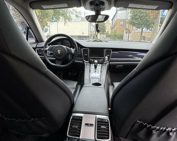 Білий Порше Panamera, об'ємом двигуна 3.61 л та пробігом 97 тис. км за 25500 $, фото 21 на Automoto.ua