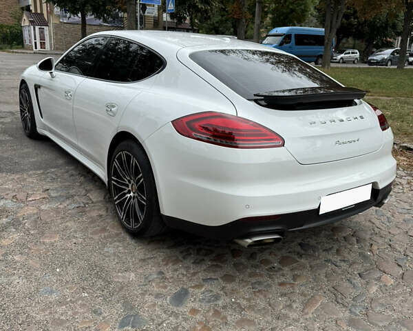 Білий Порше Panamera, об'ємом двигуна 3.61 л та пробігом 97 тис. км за 25500 $, фото 10 на Automoto.ua