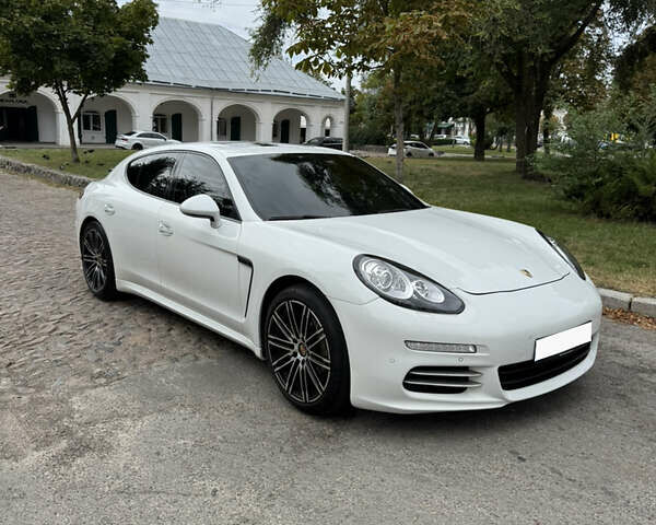 Білий Порше Panamera, об'ємом двигуна 3.61 л та пробігом 97 тис. км за 25500 $, фото 6 на Automoto.ua