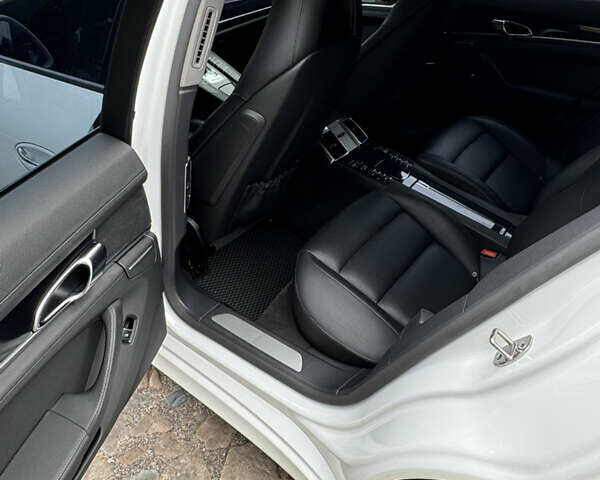 Білий Порше Panamera, об'ємом двигуна 3.61 л та пробігом 97 тис. км за 25500 $, фото 20 на Automoto.ua