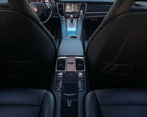 Білий Порше Panamera, об'ємом двигуна 3.6 л та пробігом 97 тис. км за 23500 $, фото 17 на Automoto.ua