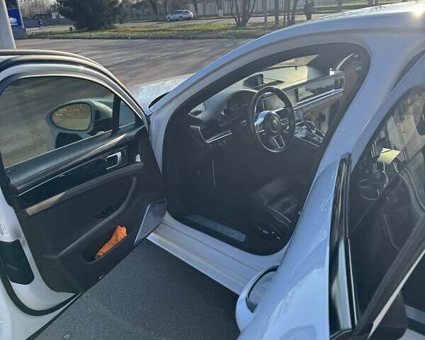 Белый Порше Панамера, объемом двигателя 2.89 л и пробегом 147 тыс. км за 65000 $, фото 11 на Automoto.ua