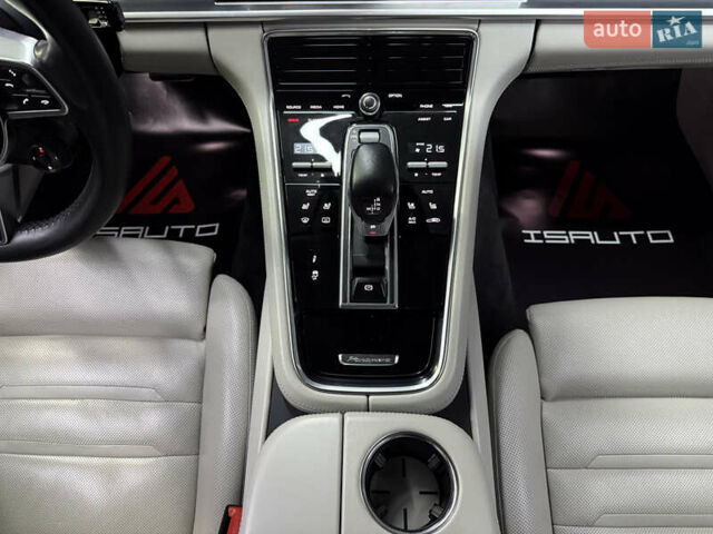 Белый Порше Панамера, объемом двигателя 2.89 л и пробегом 136 тыс. км за 51500 $, фото 26 на Automoto.ua