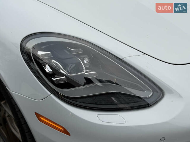 Білий Порше Panamera, об'ємом двигуна 2.89 л та пробігом 43 тис. км за 66499 $, фото 1 на Automoto.ua