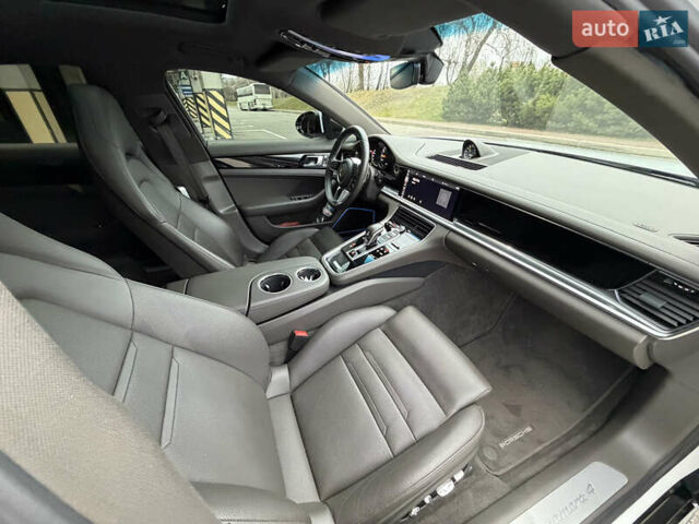 Білий Порше Panamera, об'ємом двигуна 2.89 л та пробігом 43 тис. км за 66499 $, фото 53 на Automoto.ua