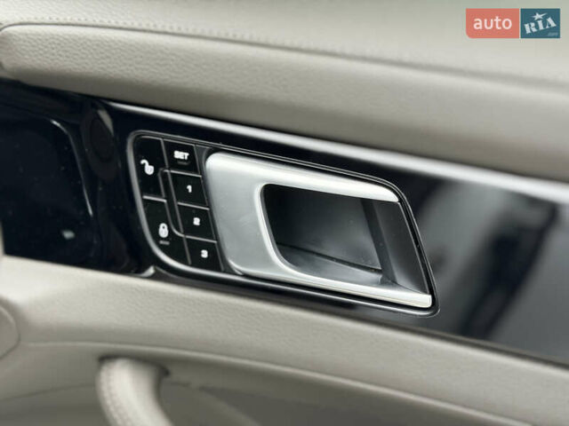 Білий Порше Panamera, об'ємом двигуна 2.89 л та пробігом 43 тис. км за 66499 $, фото 49 на Automoto.ua