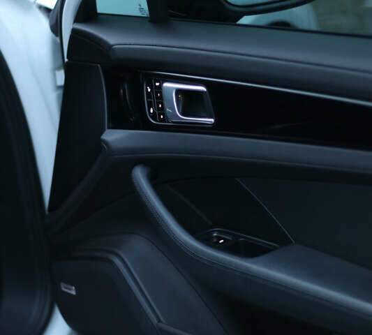 Белый Порше Панамера, объемом двигателя 3 л и пробегом 127 тыс. км за 47500 $, фото 12 на Automoto.ua