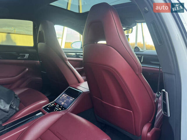 Білий Порше Panamera, об'ємом двигуна 3 л та пробігом 104 тис. км за 49500 $, фото 3 на Automoto.ua