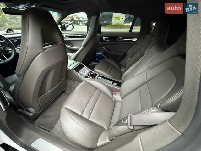 Білий Порше Panamera, об'ємом двигуна 2.89 л та пробігом 43 тис. км за 66499 $, фото 37 на Automoto.ua