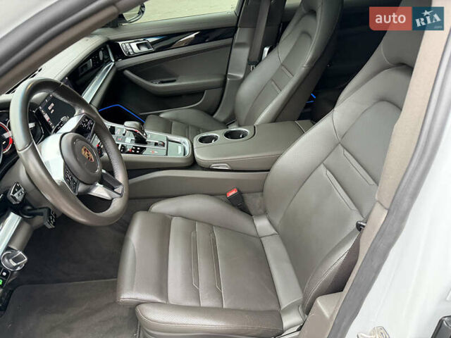 Білий Порше Panamera, об'ємом двигуна 2.89 л та пробігом 43 тис. км за 66499 $, фото 31 на Automoto.ua