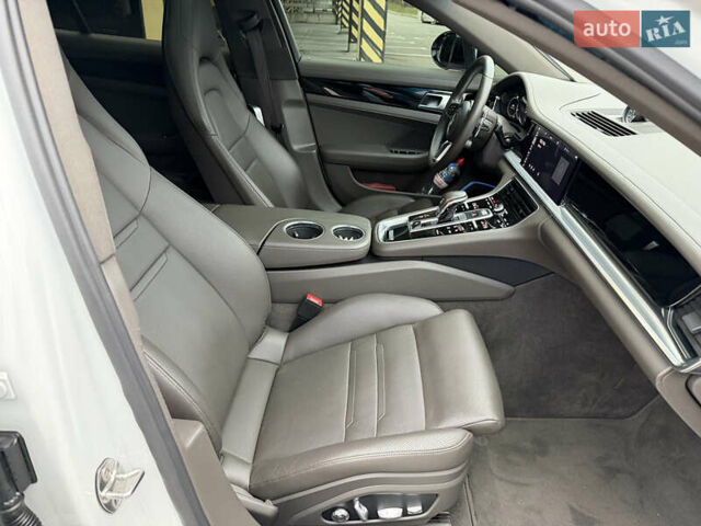 Білий Порше Panamera, об'ємом двигуна 2.89 л та пробігом 43 тис. км за 66499 $, фото 51 на Automoto.ua