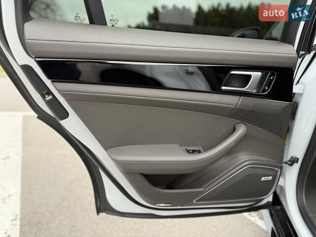 Білий Порше Panamera, об'ємом двигуна 2.89 л та пробігом 43 тис. км за 66499 $, фото 34 на Automoto.ua