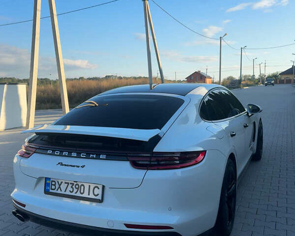 Білий Порше Panamera, об'ємом двигуна 3 л та пробігом 104 тис. км за 49500 $, фото 10 на Automoto.ua
