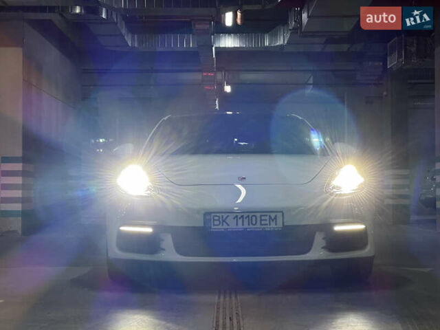 Білий Порше Panamera, об'ємом двигуна 3 л та пробігом 79 тис. км за 59900 $, фото 3 на Automoto.ua