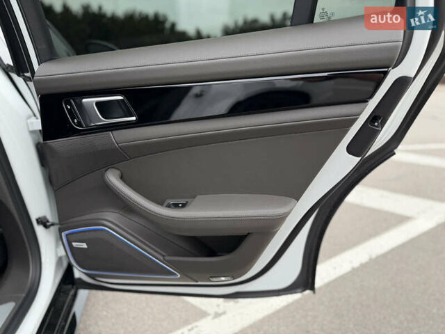 Білий Порше Panamera, об'ємом двигуна 2.89 л та пробігом 43 тис. км за 66499 $, фото 38 на Automoto.ua