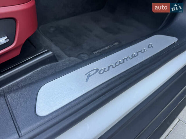 Білий Порше Panamera, об'ємом двигуна 3 л та пробігом 104 тис. км за 49500 $, фото 6 на Automoto.ua
