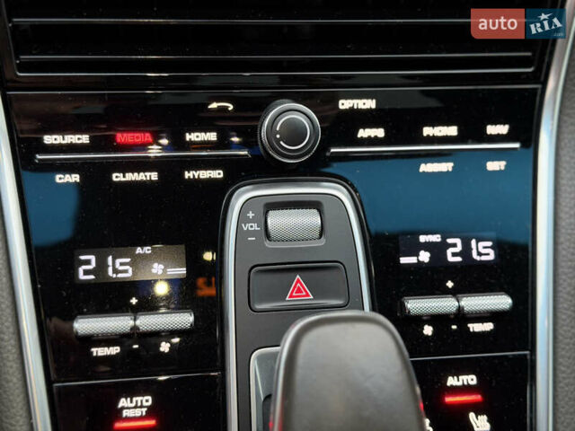 Білий Порше Panamera, об'ємом двигуна 2.89 л та пробігом 43 тис. км за 66499 $, фото 26 на Automoto.ua