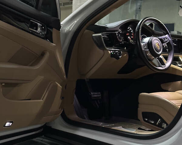 Білий Порше Panamera, об'ємом двигуна 3 л та пробігом 79 тис. км за 59900 $, фото 12 на Automoto.ua