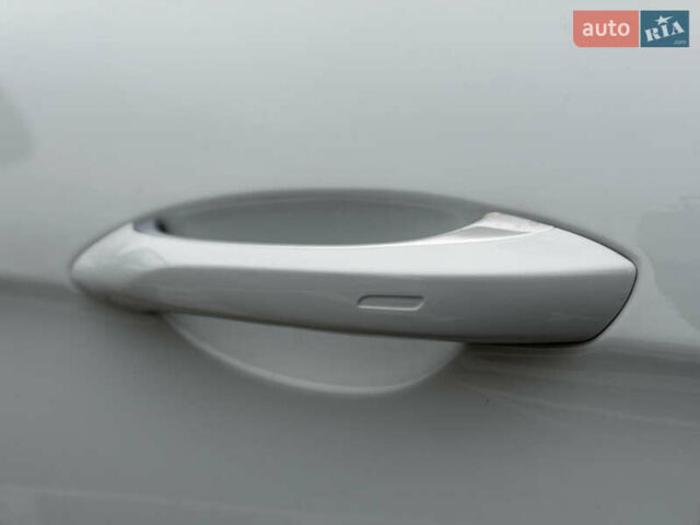 Білий Порше Panamera, об'ємом двигуна 2.89 л та пробігом 43 тис. км за 66499 $, фото 12 на Automoto.ua