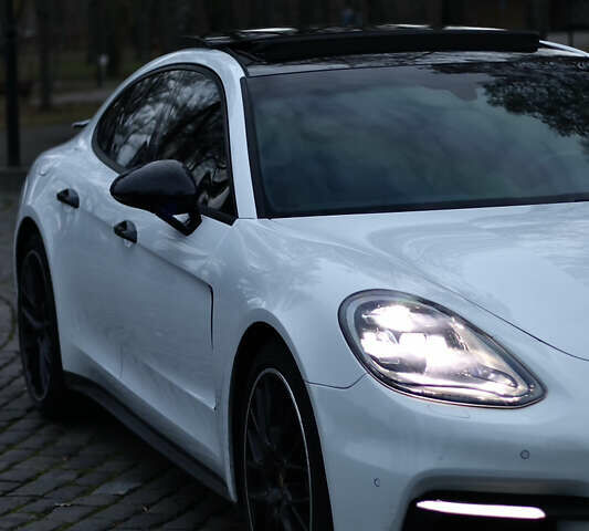 Белый Порше Панамера, объемом двигателя 3 л и пробегом 127 тыс. км за 47500 $, фото 2 на Automoto.ua