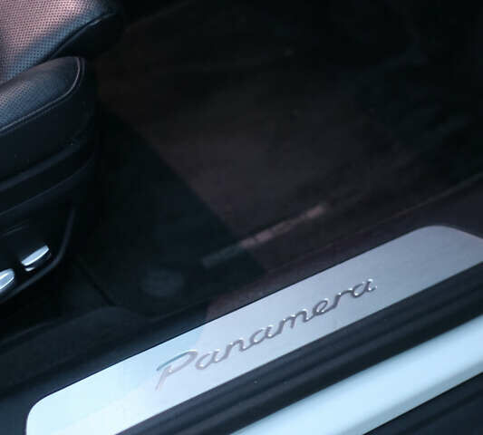 Белый Порше Панамера, объемом двигателя 3 л и пробегом 127 тыс. км за 47500 $, фото 11 на Automoto.ua