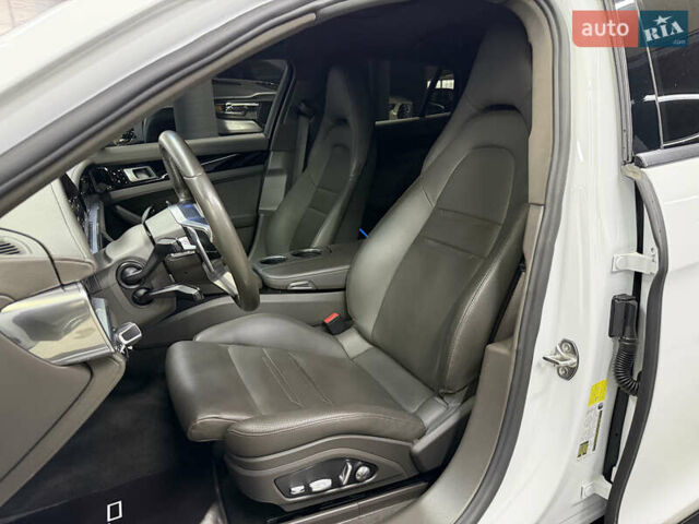 Білий Порше Panamera, об'ємом двигуна 2.89 л та пробігом 42 тис. км за 67500 $, фото 20 на Automoto.ua
