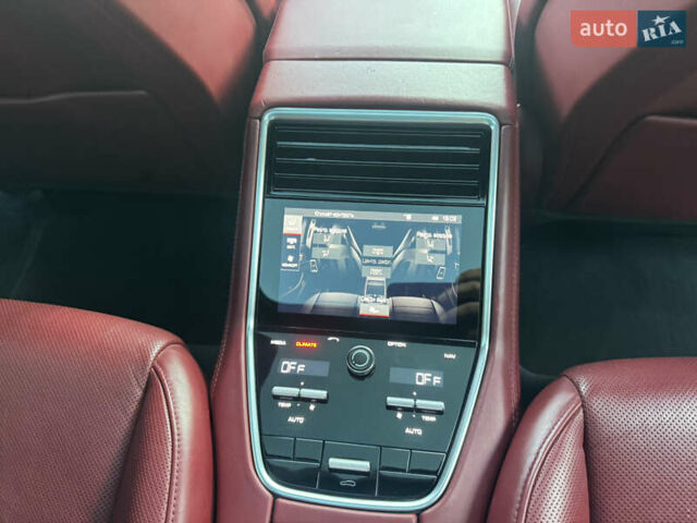 Білий Порше Panamera, об'ємом двигуна 3 л та пробігом 104 тис. км за 49500 $, фото 2 на Automoto.ua