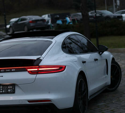 Белый Порше Панамера, объемом двигателя 3 л и пробегом 127 тыс. км за 47500 $, фото 4 на Automoto.ua