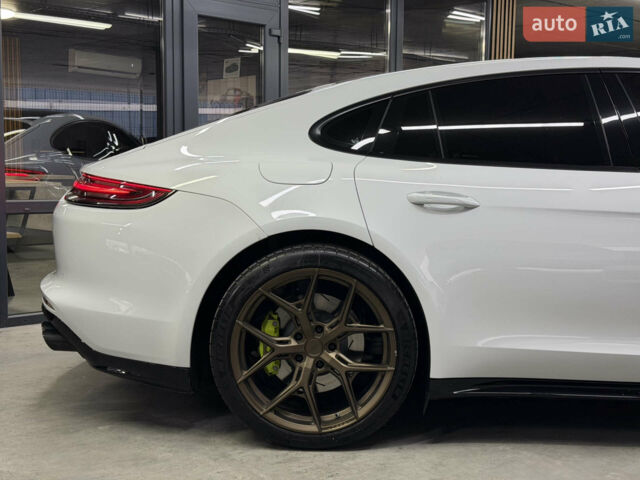 Білий Порше Panamera, об'ємом двигуна 2.89 л та пробігом 42 тис. км за 60000 $, фото 17 на Automoto.ua