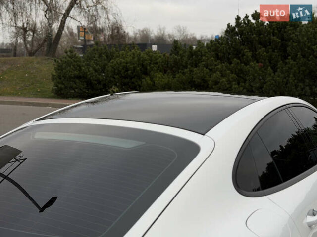 Білий Порше Panamera, об'ємом двигуна 2.89 л та пробігом 43 тис. км за 66499 $, фото 10 на Automoto.ua