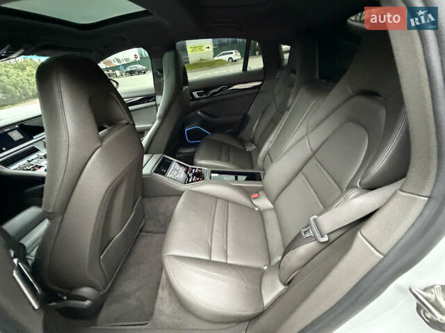 Білий Порше Panamera, об'ємом двигуна 2.89 л та пробігом 43 тис. км за 66499 $, фото 36 на Automoto.ua