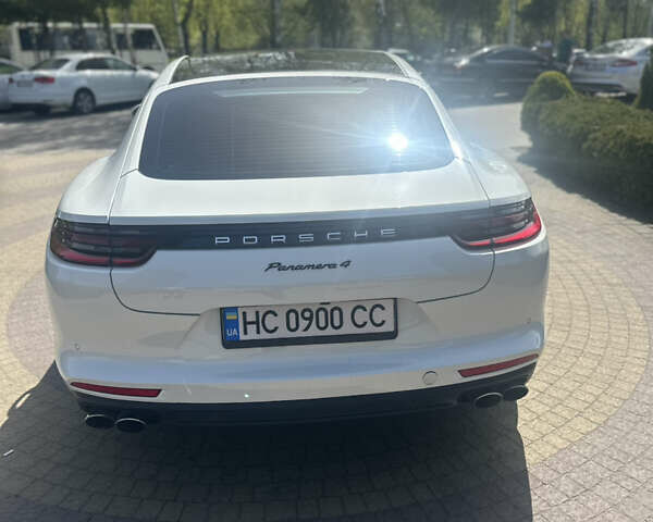 Белый Порше Панамера, объемом двигателя 3 л и пробегом 80 тыс. км за 40900 $, фото 2 на Automoto.ua