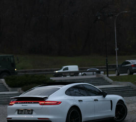 Белый Порше Панамера, объемом двигателя 3 л и пробегом 127 тыс. км за 47500 $, фото 5 на Automoto.ua