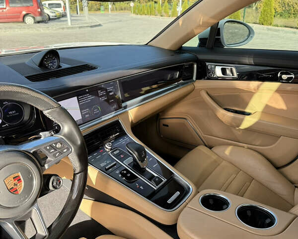 Білий Порше Panamera, об'ємом двигуна 2.89 л та пробігом 60 тис. км за 75000 $, фото 26 на Automoto.ua